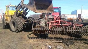 Прицепляем дискатор БДМ к кировцу К-744 - Harrow PM clings to Kirovtsa K-744