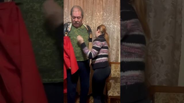 БЕЗ РУК / ПРОТЕЗЫ И РУБАШКА ЧТО ДЕЛАТЬ? смотреть онлайн