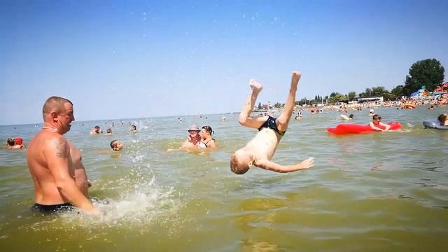 Ейск.Акробатика в воде. Сальто. Самбо дети