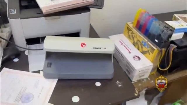 Столичные полицейские задержали двоих приезжих, изготавливавших поддельные миграционные документы