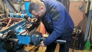 установка полуосей в задний мост мтз
