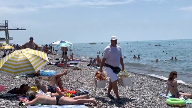 Сочи Лазаревское Дима продает трубочки и поет Солнце Монако