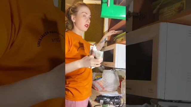 Выбрасываем хлам. Разбираем гарнитур. Готовимся к ремонту. смотреть онлайн