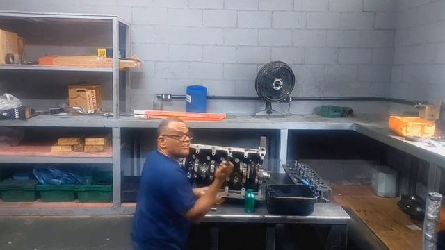 MONTANDO MOTOR OM 906 LA, MERCEDES BENZ. смотреть онлайн