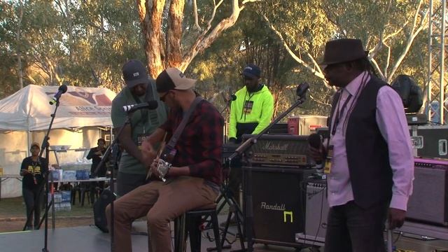 Bush Bands Bash 2018 Mimili Yanku Band - Sitting All Alone смотреть онлайн