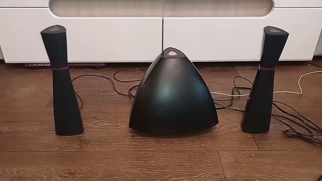 Видео обзор активной акустики 2.1 Edifier E3300 смотреть онлайн