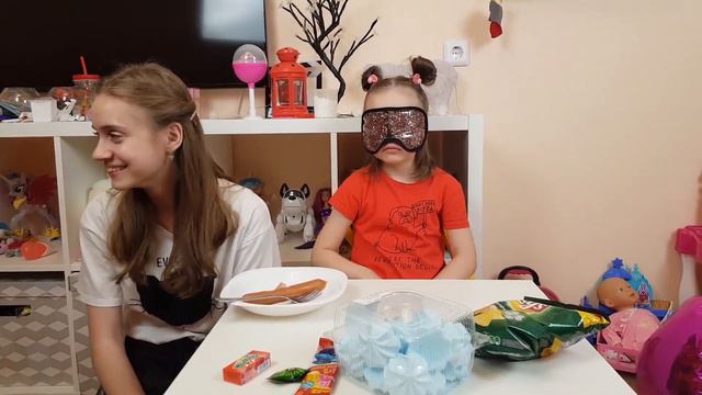 УГАДАЙ ВКУС ЗАКРЫТЫМИ ГЛАЗАМИ ЧЕЛЛЕНДЖ/ Что Купит Лика для Миланы? смотреть онлайн