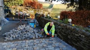 Using a variety of granite sett colours together to create a different effect.