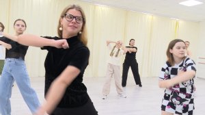 Корреспондент реутовского телевидения попробовала научиться популярным танцам 26.04.2024