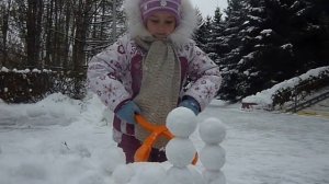 ? Снежколеп. ? Детские зимние развлечения: игра в снежки. ?