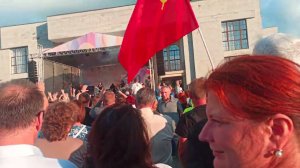 Земляне -Трава у дома