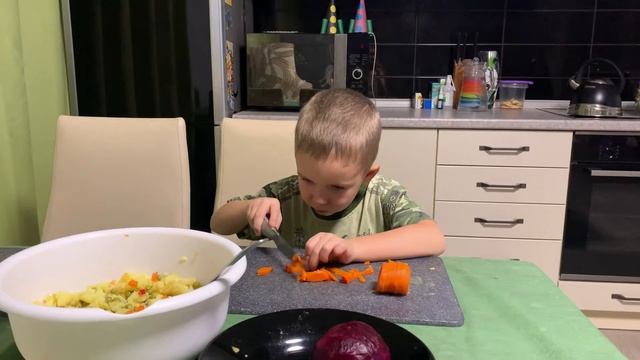 Винегрет. Готовят дети. смотреть онлайн