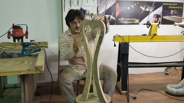 Консольный столик с аксессуарами