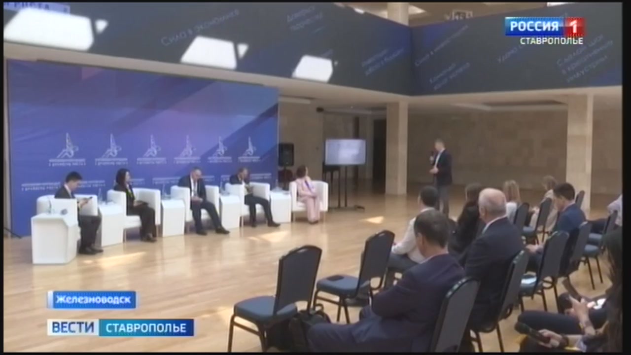 В Железноводске обсудили общую стратегию экономического развития ЮФО и СКФО