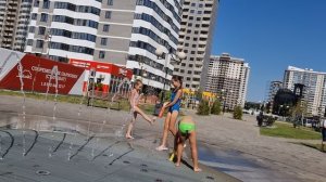 Ника, лето, фонтан 2021