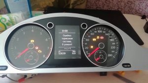 Щиток приборов Passat CC 2013 год. Подключение щитка приборов на столе.