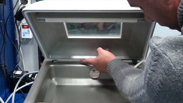 Multivac c100 Замена уплотнителя крышки вакуумного упаковщика смотреть онлайн