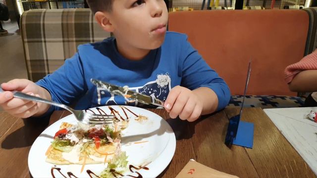 У нее есть ХВОСТ ,,😱 но мы её любим. Интересная жизнь . Смешная и не очень. смотреть онлайн