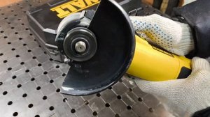 ушм dewalt d 28136 в кейсе