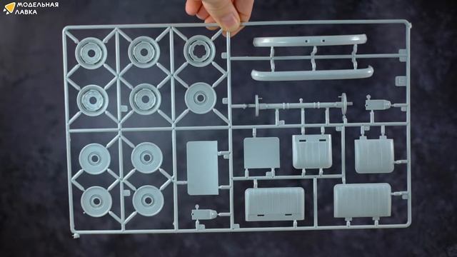Сборная модель автомобиля Volkswagen T1 Samba Bus. Распаковка смотреть онлайн
