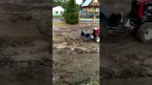 Минитрактор полный привод. Демонстрация работы минитрактора Митракс с ковшом.