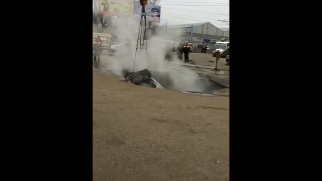 В Пензе провалился автомобиль с водителем и пассажиром смотреть онлайн