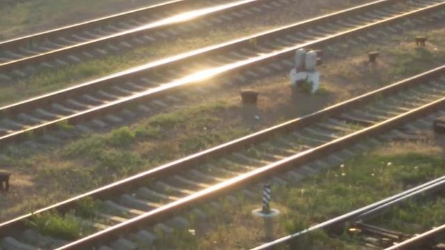 Призрак Саши убегает через рельсы смотреть онлайн