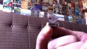 Что внутри в радиодеталях - Кварцевый резонатор