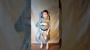 Стих ,, Призадумалась я как- то: Плохо девочкой мне жить!,, читает Пекарева Мария.