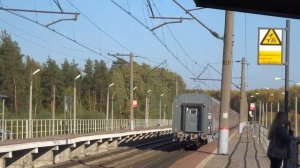 Электровозы ЭП1М-722 и ЭП1М-627 с пассажирскими поездами