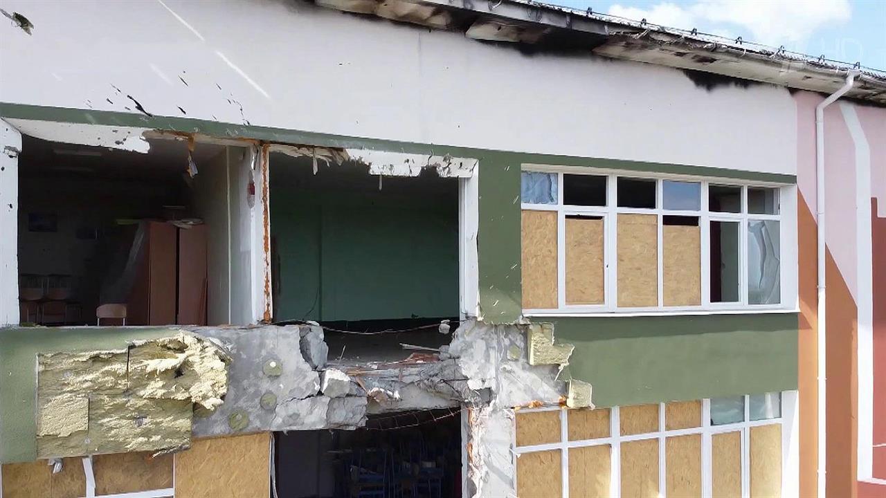 В ДНР подмосковные специалисты восстанавливают разбитые ВСУ школы и больницы
