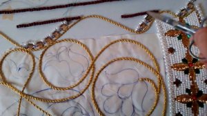 Вышивка бисером. Рисунок орнамента платья.