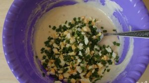 Оладьи с луком и яйцом на кефире