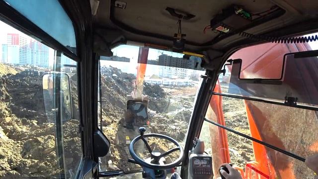 Гружу мусос с кучи (Разрабатываю полку под экскаватор) смотреть онлайн