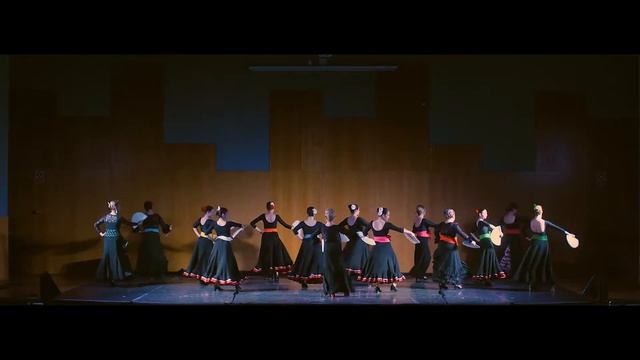 13 SEVILLANAS CON ABANICO смотреть онлайн