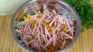 Салат с кукурузой капустой и колбасой