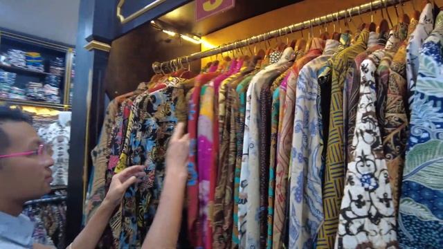 Trying Bakpia on the CRAZIEST street in Yogyakarta ??   4K #indonesia смотреть онлайн