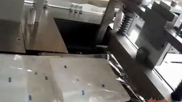 Горизонтальная упаковочная машина для упаковки салфеток смотреть онлайн