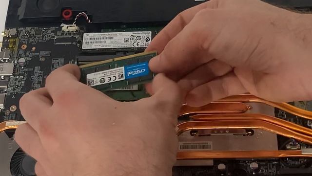 MSI GL75 Leopard 10SKF | CAMBIO DE RAM смотреть онлайн