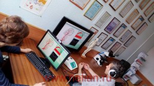 Процесс биорезонансного тестирования на комплексе Дианел-5122 и положение датчиков на пациенте