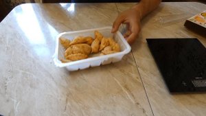 ЧЕБУПЕЛИ С ВЕТЧИНОЙ И СЫРОМ. ГОРЯЧАЯ ШТУЧКА. За 75р. Что внутри коробки?