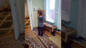 Ребёнок читает азан в сельской мечети