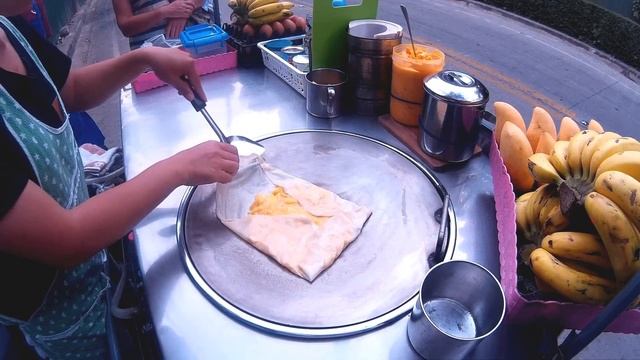 Паттайя . Как готовят блины с манго (БАНАНАМИ ) смотреть онлайн