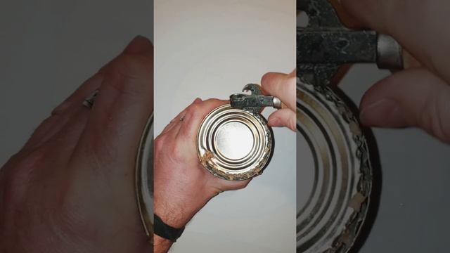 Паштет Нежный из гусиной печени из Светофора. Есть можно, проверил на коте. Елецкий мясокомбинат