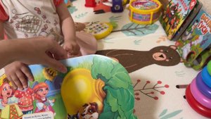 Влог: День с годовалым ребенком || Наш день с дочкой по часам
