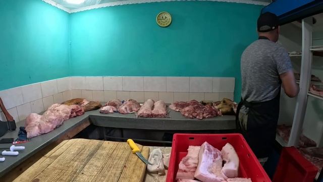 ТЮЛЕНЬ 190KG, САЛО ВПІКАЮ ДО ШКВАРКИ А ПОТІМ СОЛОМА