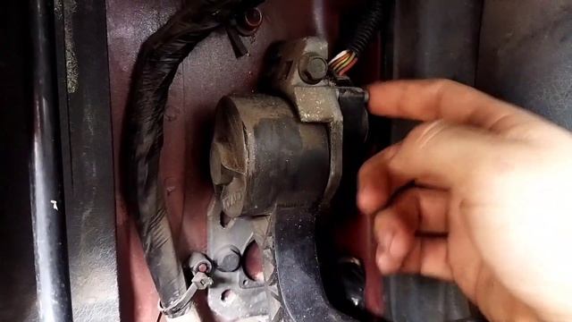 Сломался реастат педали газа / Замена датчика педали газа Вольво ВНЛ 670 смотреть онлайн