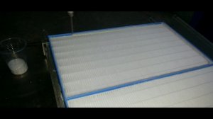 glue dipsensing machine for air filter.mp4