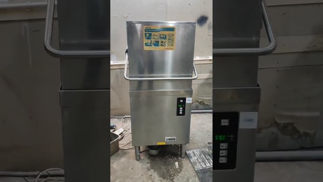 Купольная посудомоечная машина Electrolux смотреть онлайн