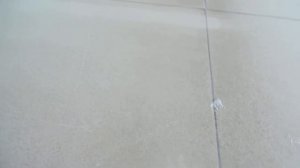 Мойка пола лимонной кислотой и обычным средством для пола.